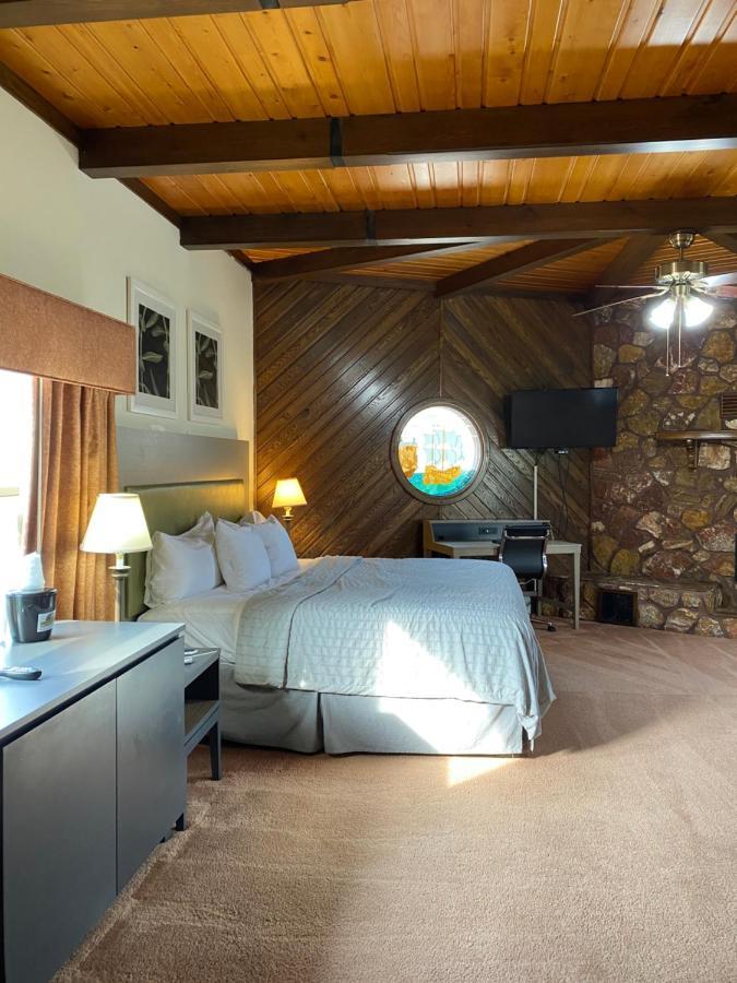 Pictured Rocks Inn And Suites Munising Exterior photo